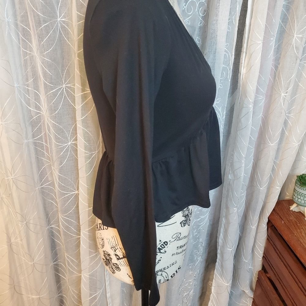 Ragdoll Black Cropped Ruffled Waist Top Small - Picture 3 of 6